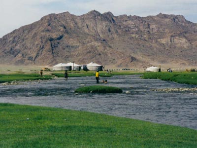 Gers pitched by the river